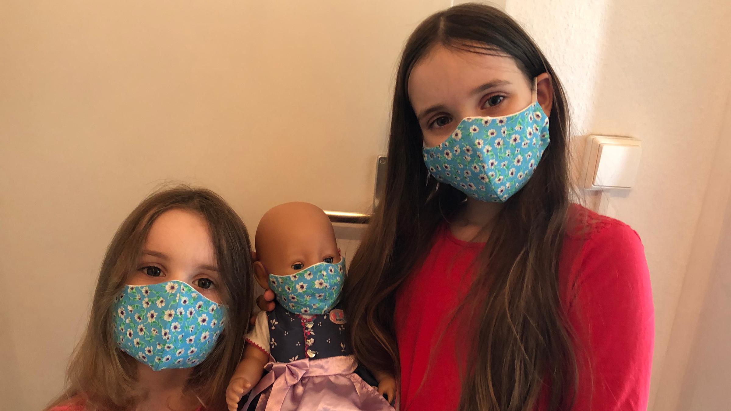 Aktion, bei der Kinder Fotos von sich mit ihren Masken an logo! schicken konnten.