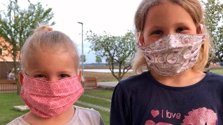 Aktion, bei der Kinder Fotos von sich mit ihren Masken an logo! schicken konnten.