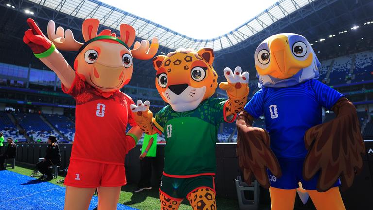 Die drei Maskottchen der WM 2026 in Stadion