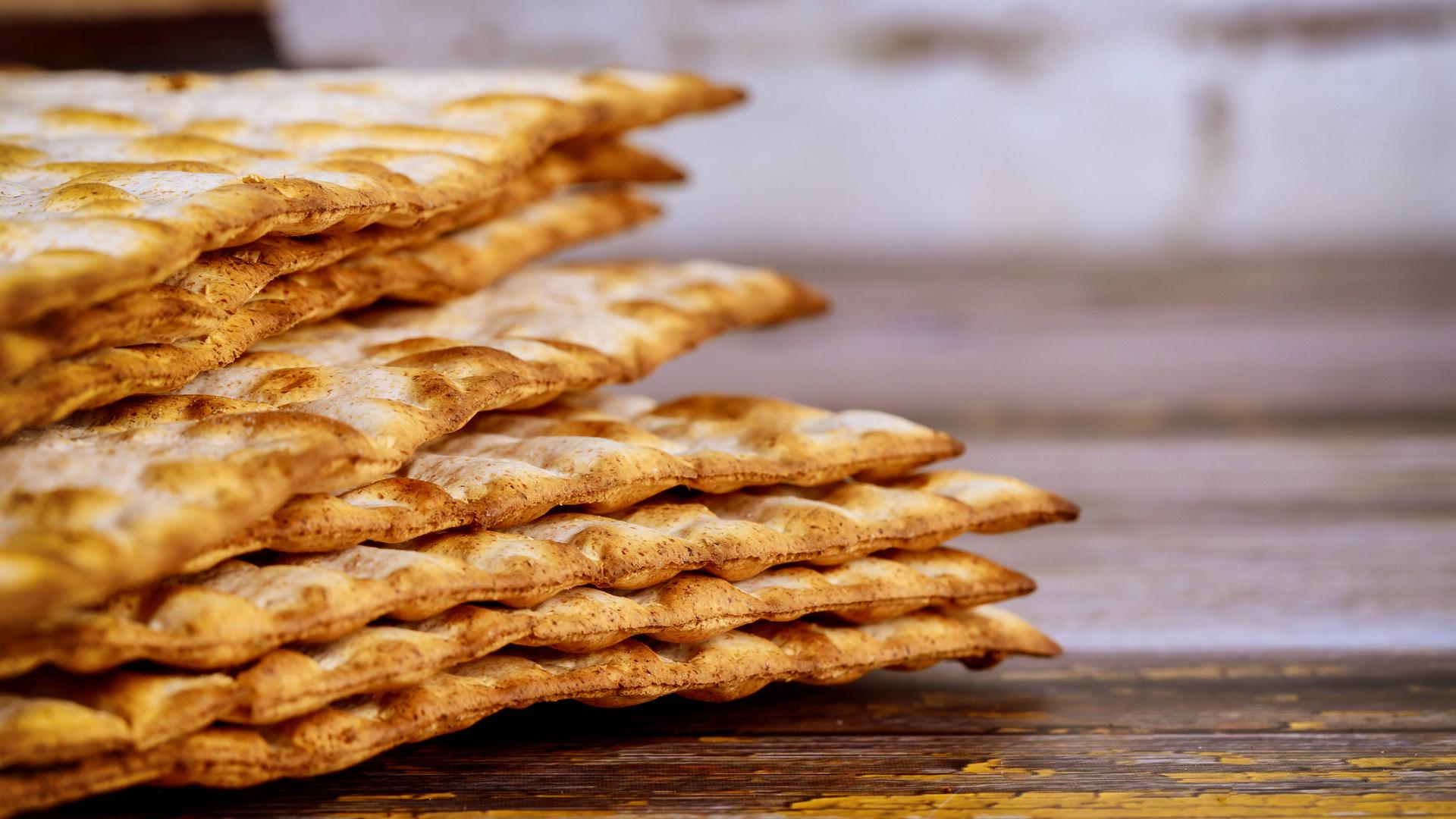 Mazza - das sind knusprige Brotfladen.