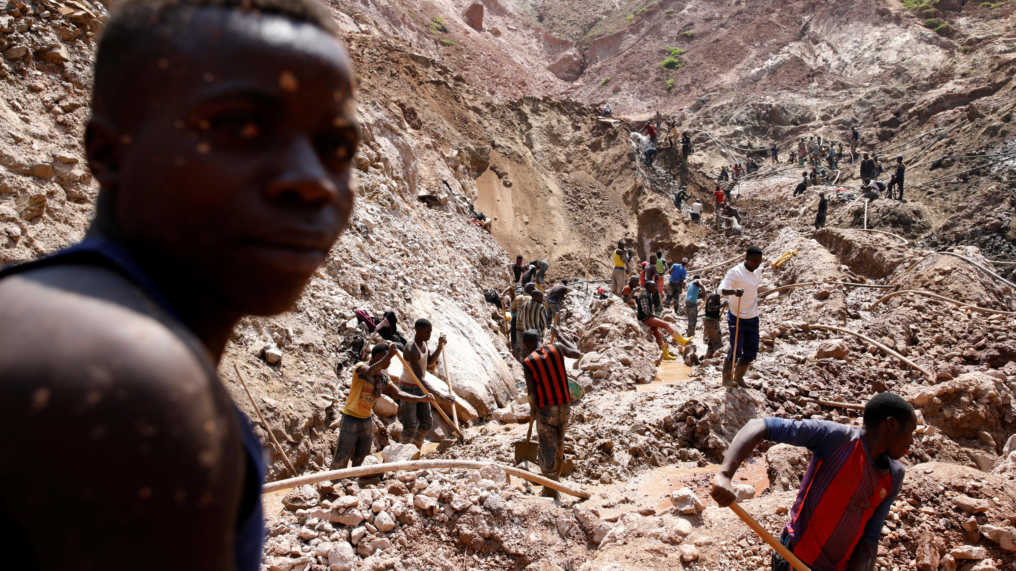 Abbau von Coltan in einer Mine im Kongo