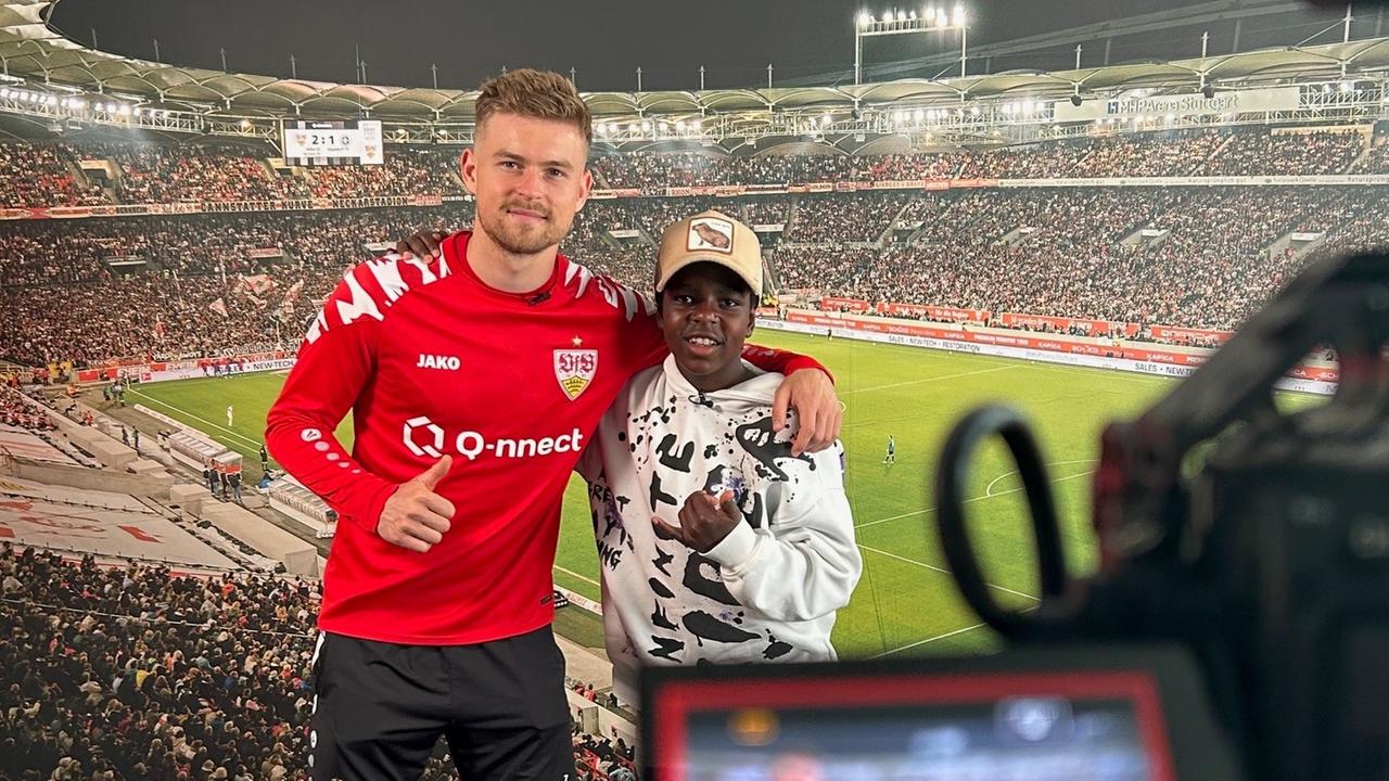 Kinderreporter Momo mit Nationalspieler Maximilian Mittelstädt