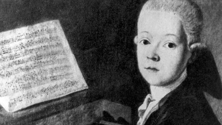 Ein Gemälde: Der junge Wolfgang Amadeus Mozart sitzt am Klavier.