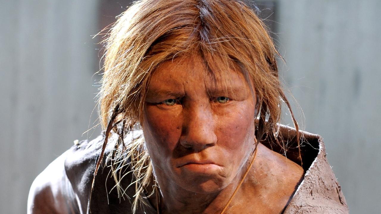 Eine Neandertalerin mit Speer