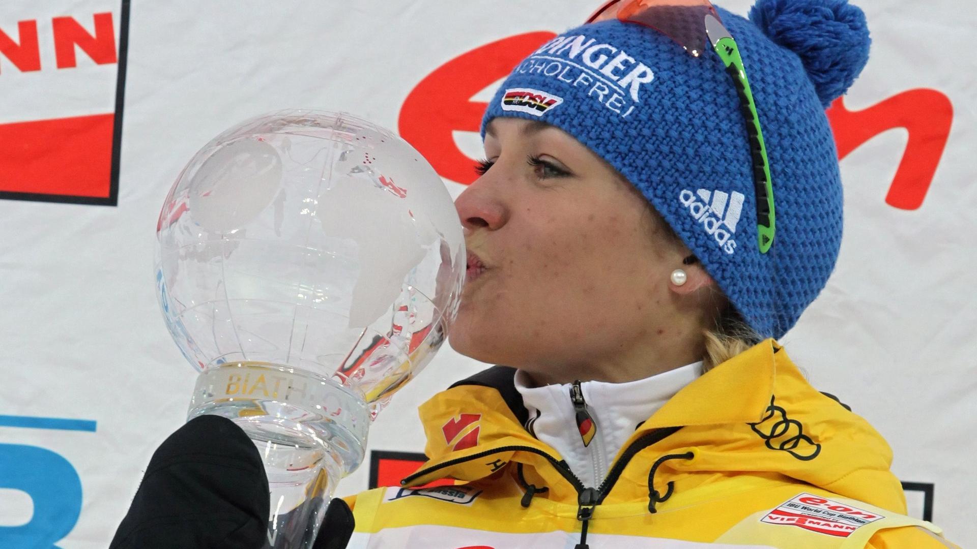 Magdalena Neuner feiert Gesamtweltcupsieg