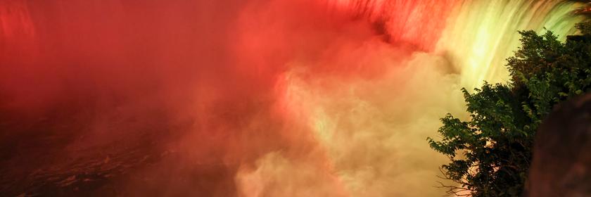 Nationalmannschaft, Deutschland vor dem Spiel gegen die Elfenbeinküste. Im Rahmen einer Lichtshow sind die berühmten Niagara-Fälle in den deutschen Nationalfarben beleuchtet