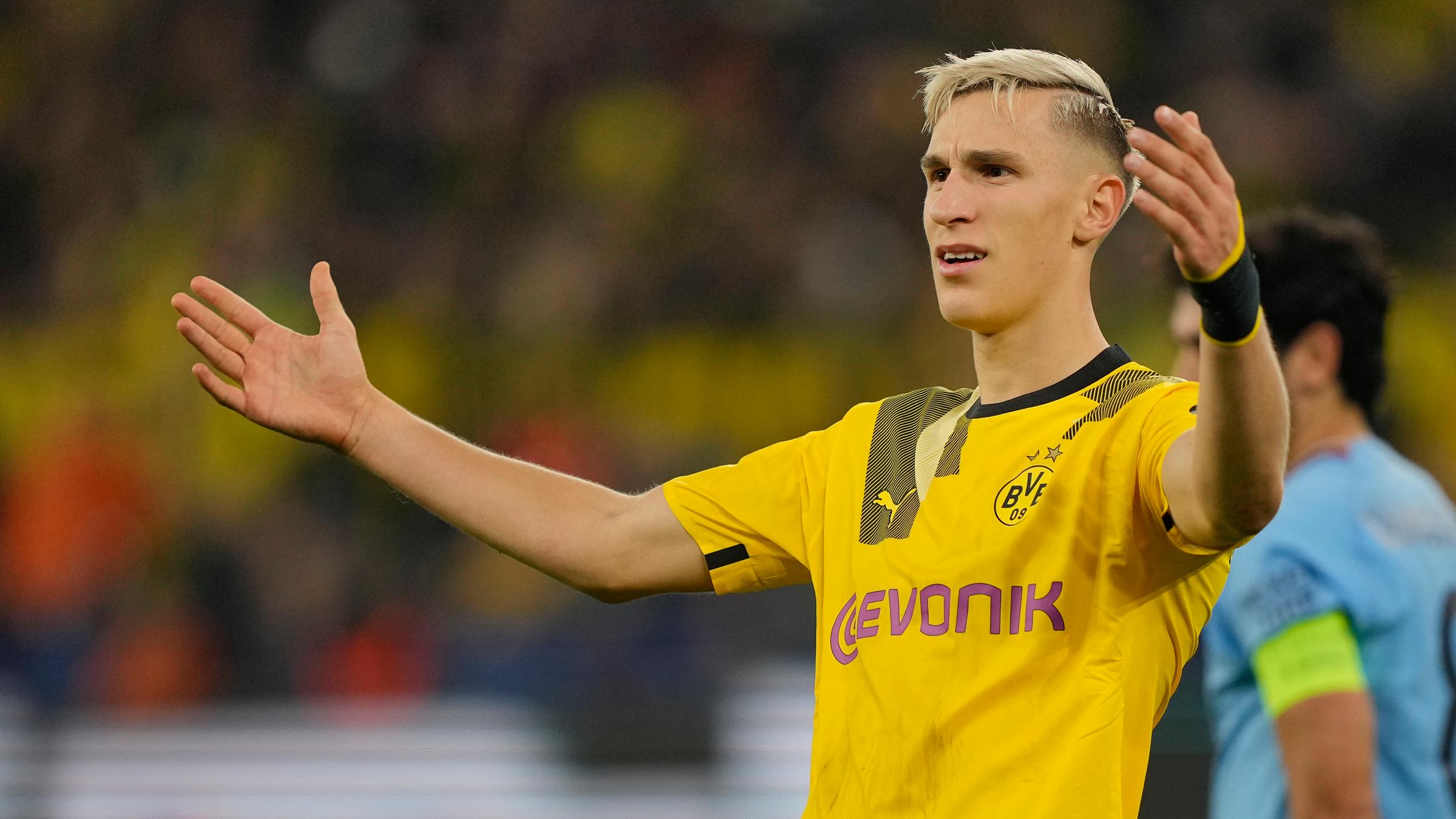 Dortmund-Innenverteidiger Nico Schlotterbeck während eines Spiels gegen Manchester United.