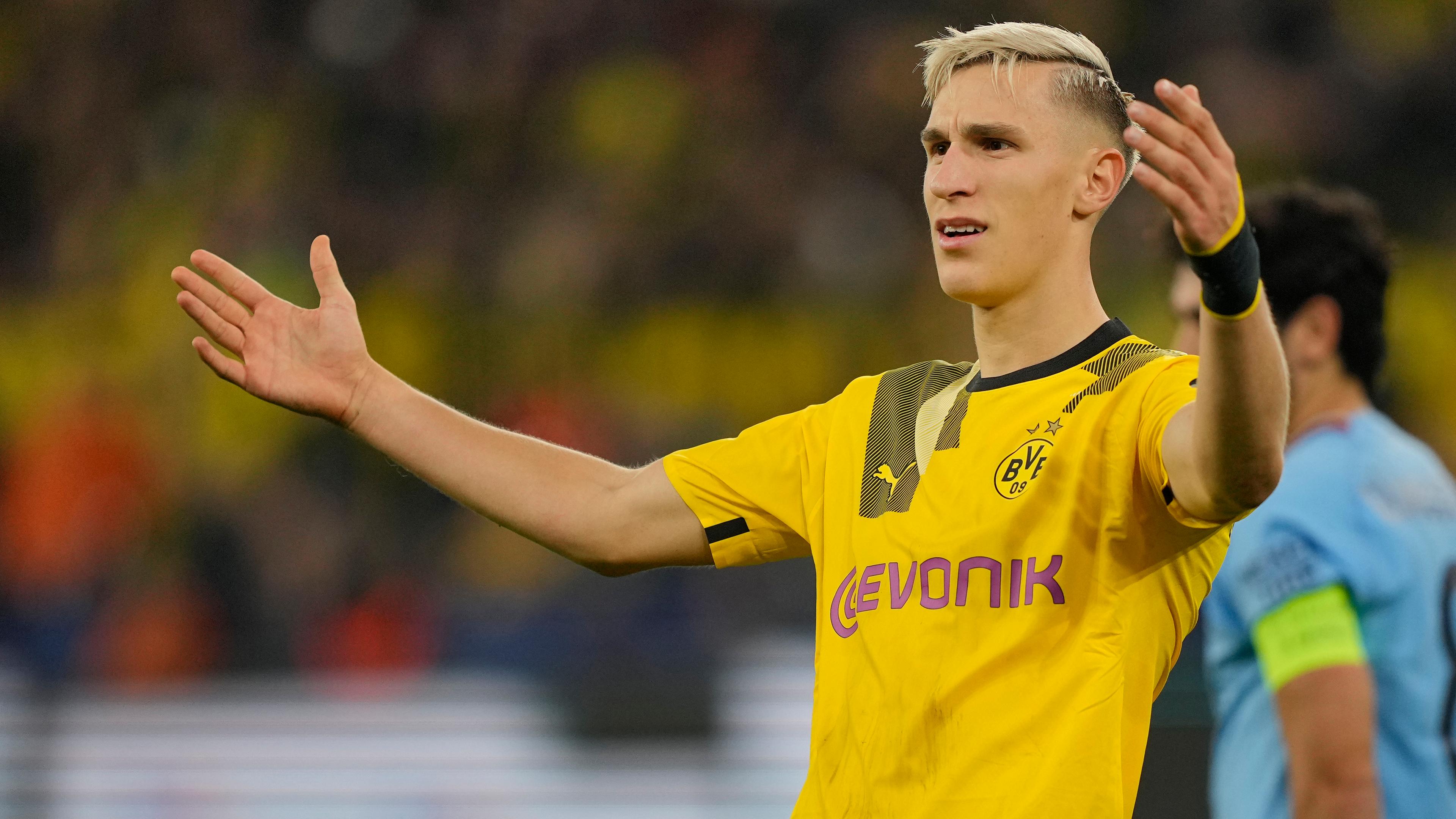 Dortmund-Innenverteidiger Nico Schlotterbeck während eines Spiels gegen Manchester United.