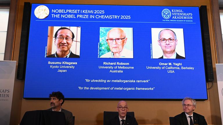 Die Gewinner des Chemie-Nobelpreises Susumu Kitagawa, Richard Robson und Omar M. Yaghi
