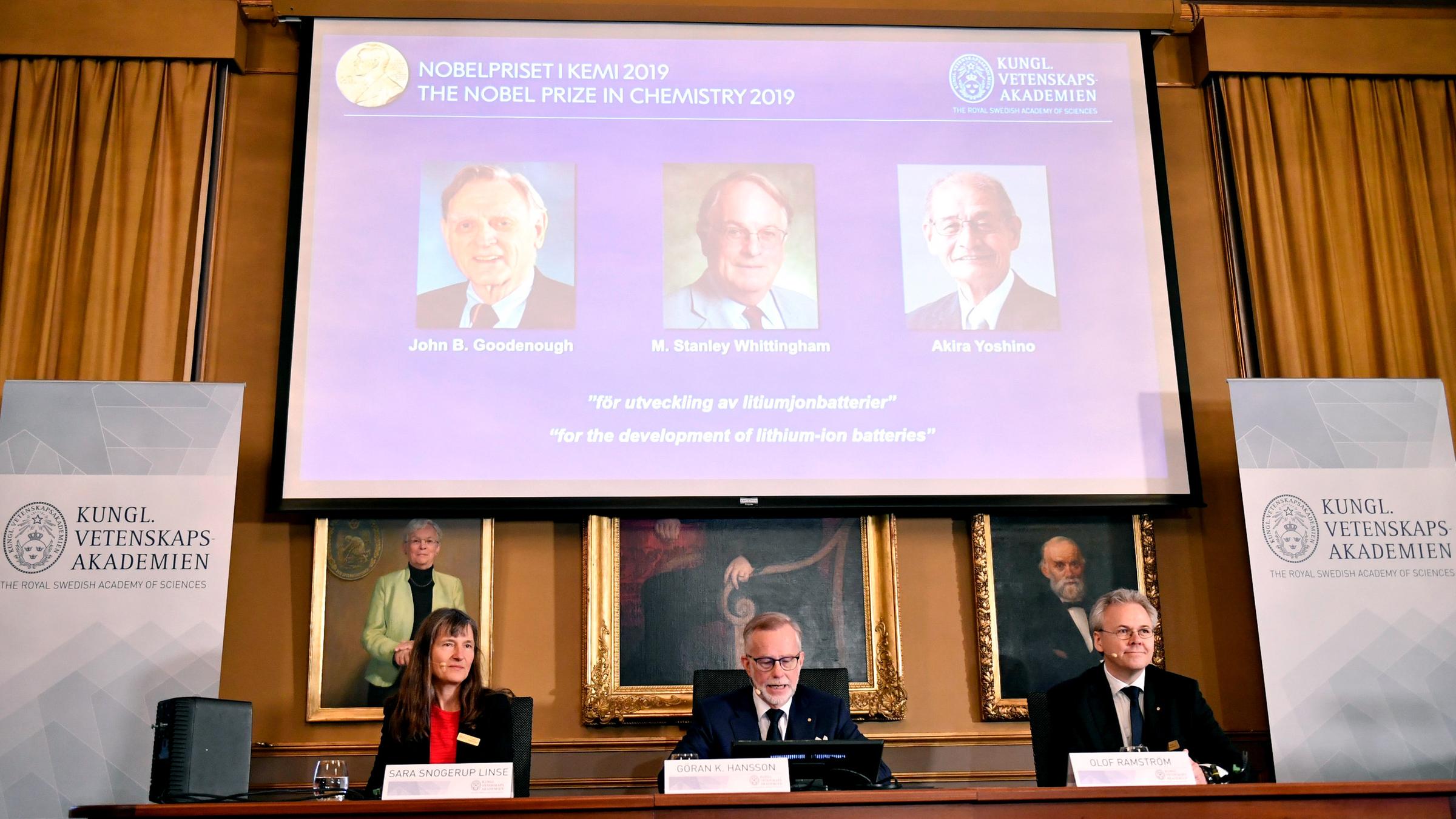 Nobelpreisträger 2019 für Chemie: V.l.n.r.: John Goodenough (USA), Stanley Whittingham (Großbritannien geboren) und Akira Yoshino (Japan) am 09.10.2019 auf dem Bildschirm zu sehen