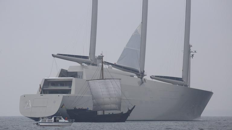 Segelyacht "A"