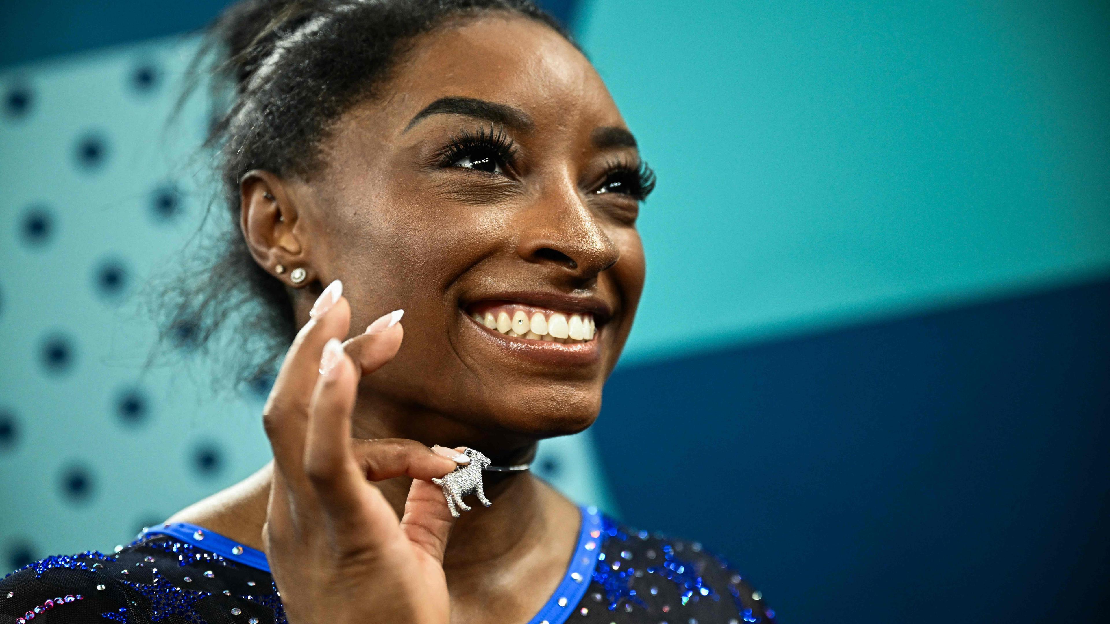 Simone Biles mit ihren vier Medaillen um den Hals