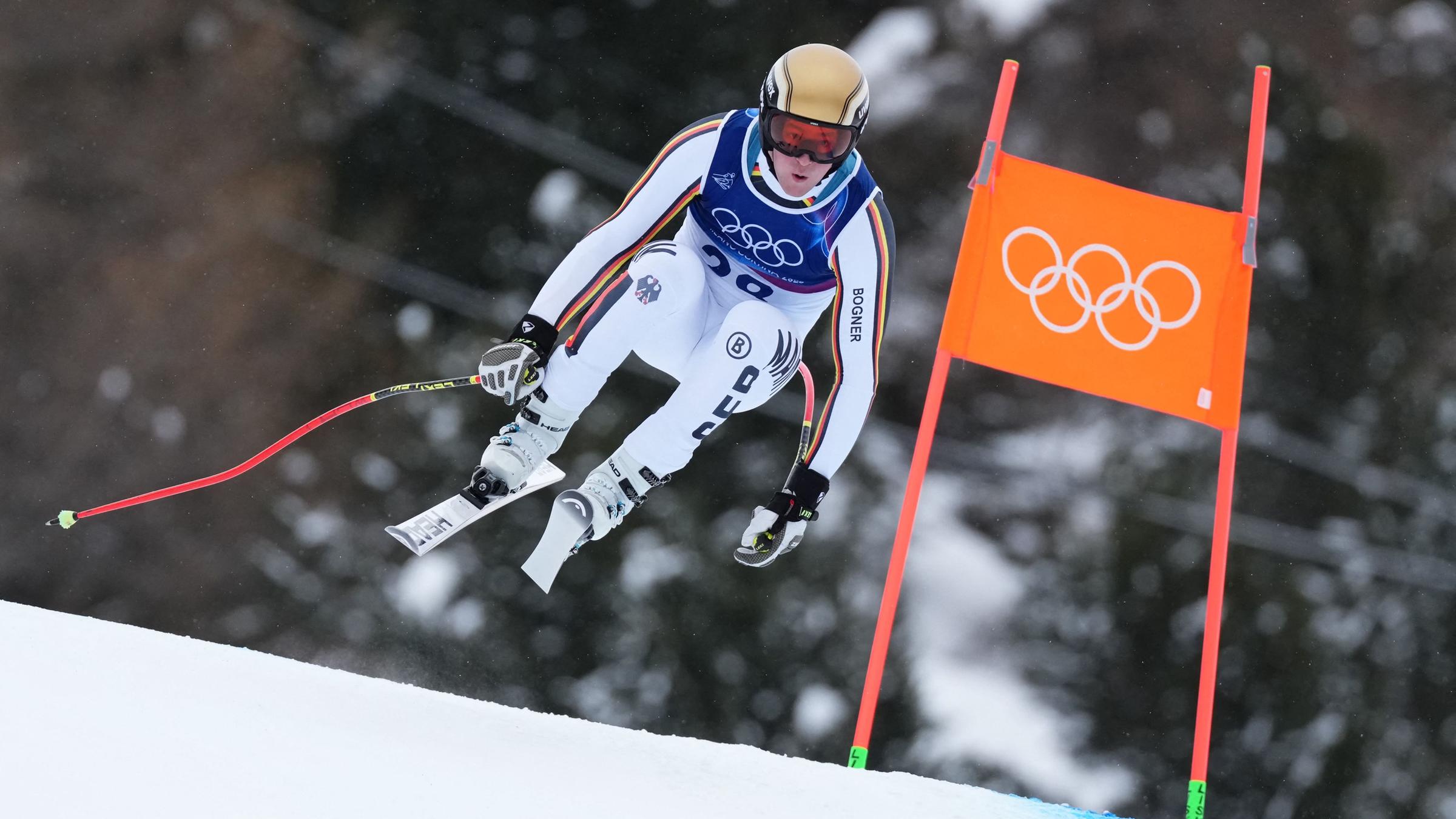 Simon Jocher beim ersten offiziellen Training der Männer für Olympia in Mailand
