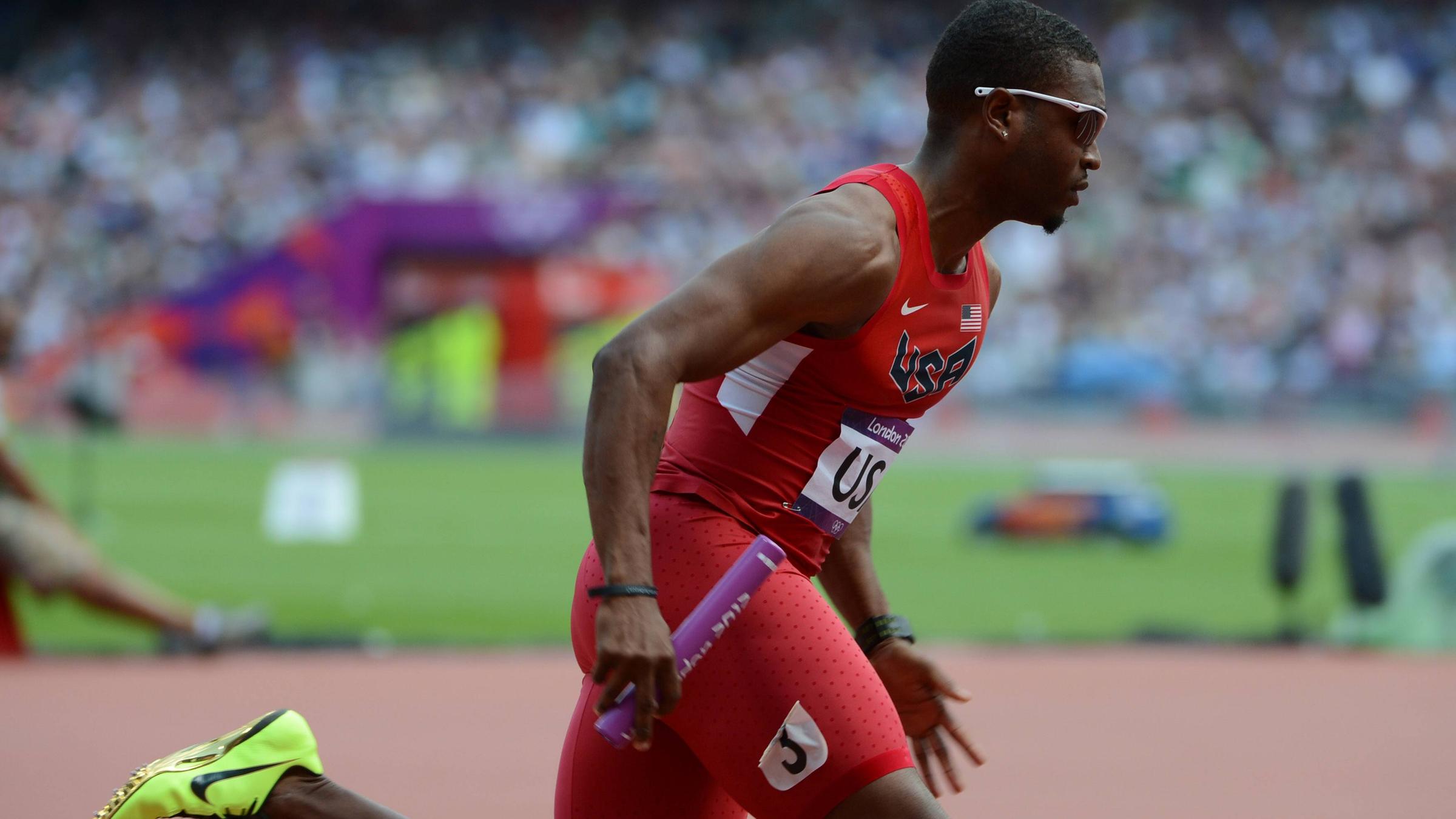 Manteo Mitchell bricht sich beim 400m Staffelrennen 2012 in London das Bein. Er läuft trotzdem weiter und bringt damit sein Team ins Finale.