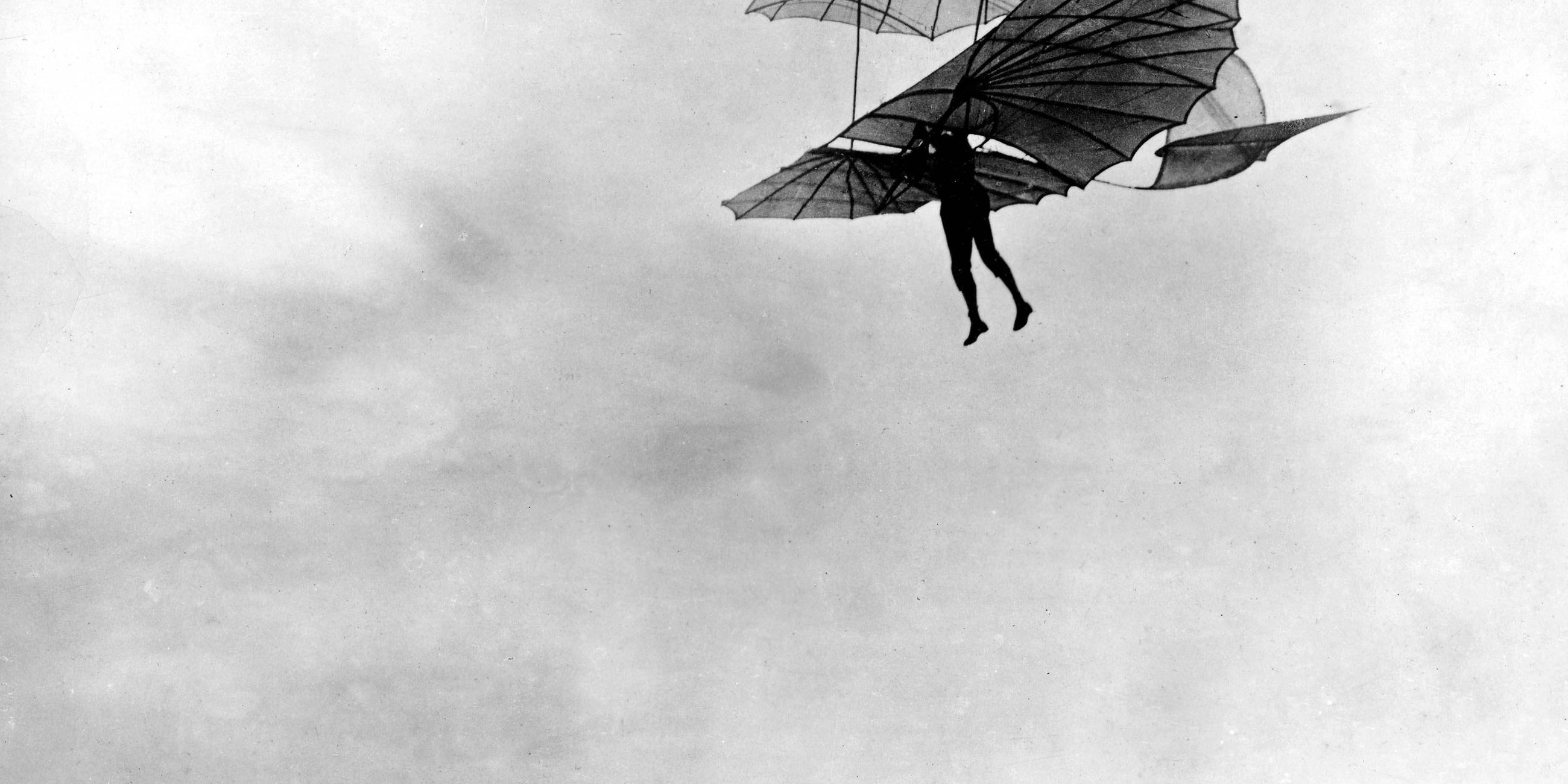 Otto Lilienthal studierte Störche - und die Gesetze des Auftriebs. Ihm gelangen rund 1.000 Gleitflüge bis er bei einem Flugunfall starb. Aber seine Idee, die Vögel zum Vorbild zu nehmen ...
