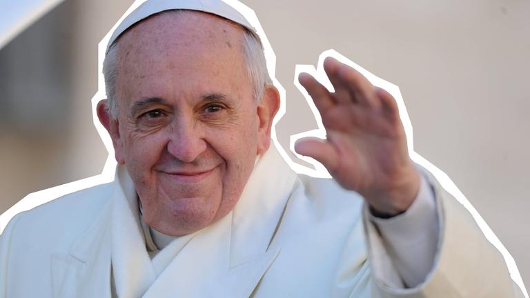 Papst Franziskus winkt.
