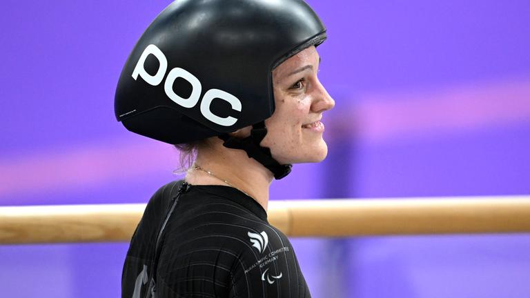 Bahnradsportlerin Maike Hausberger bei den Paralympics in Paris.