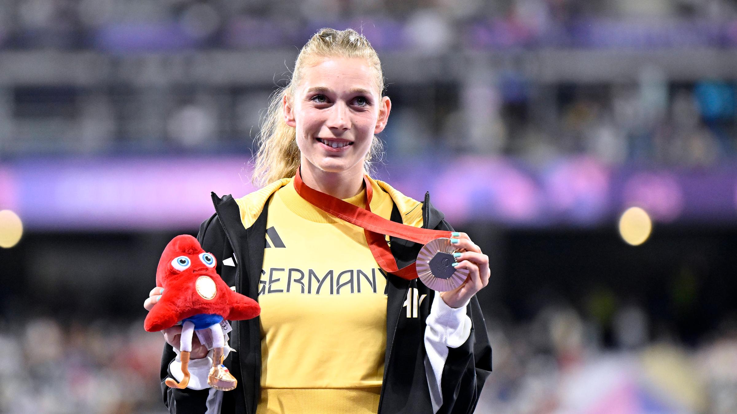 Lindy Ave mit Bronze