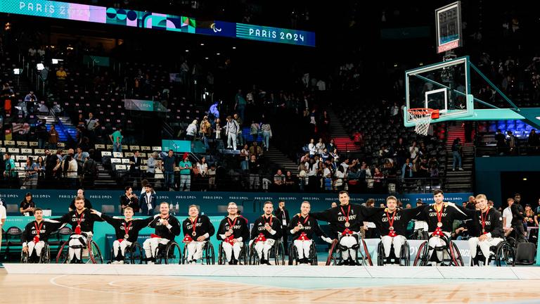 das deutsche Rollstuhlbasketballteam Männer mit Bronze