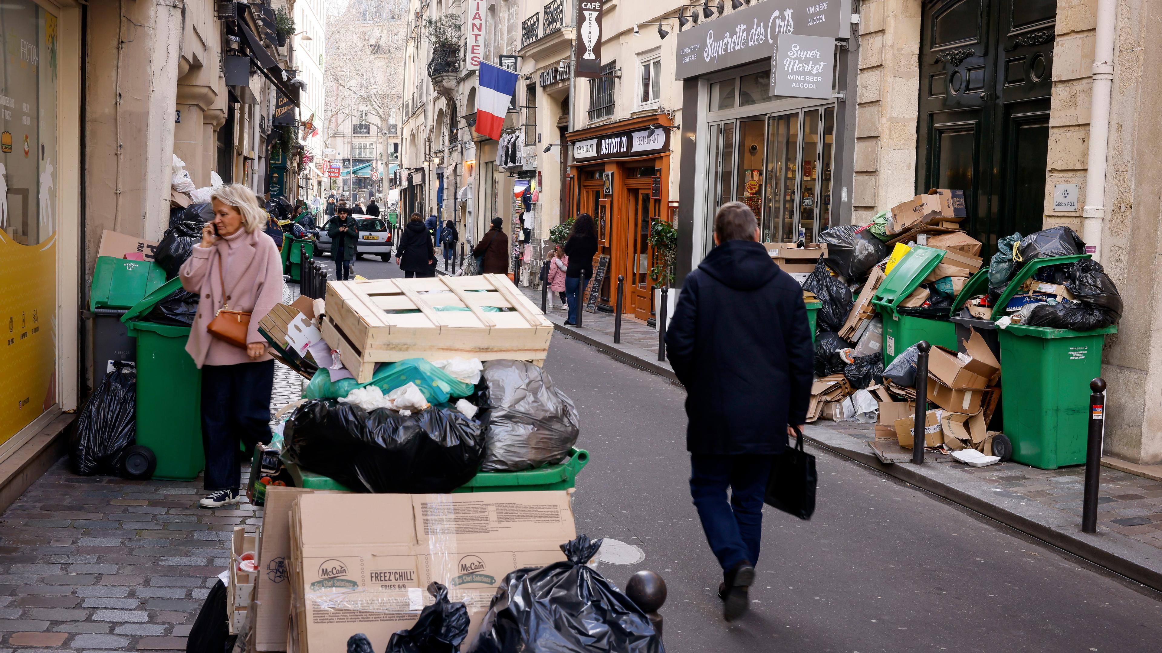 Müll und Proteste in Paris