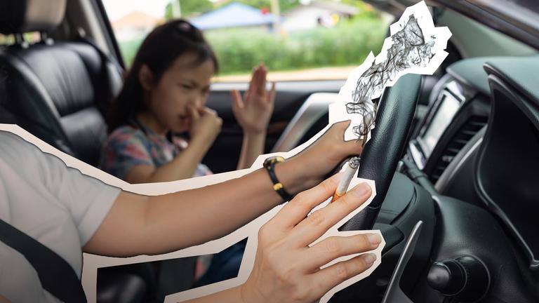 Kind sitzt im Auto; hält sich Nase zu; Erwachsenenhand hält rauchende Zigarette; Autofahren