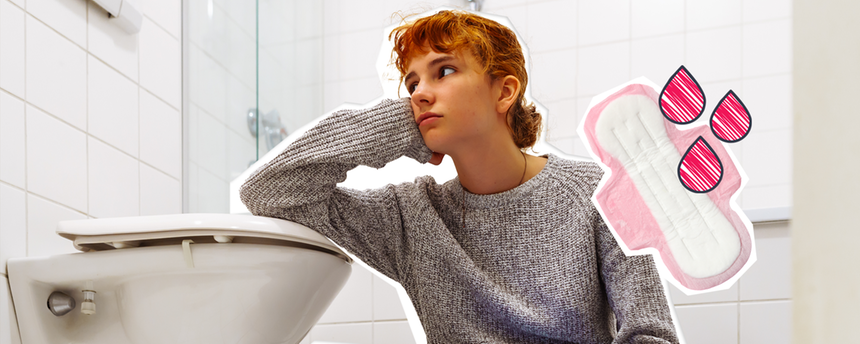 Ein Mädchen sitzt vor der Toilette mit Schmerzen.