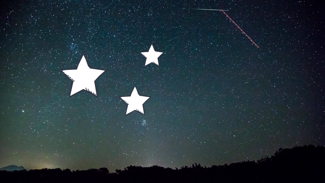 Eine Sternschnuppe fliegt über den sternenklaren Nachthimmel.