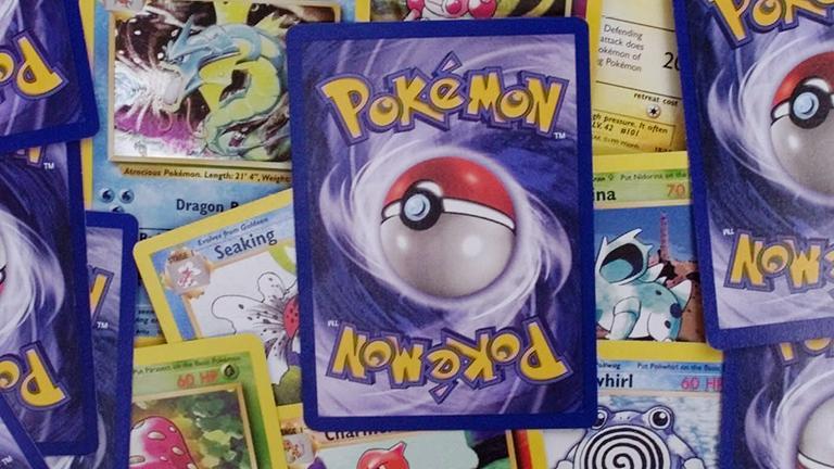 Viele bunte Pokemonkarten