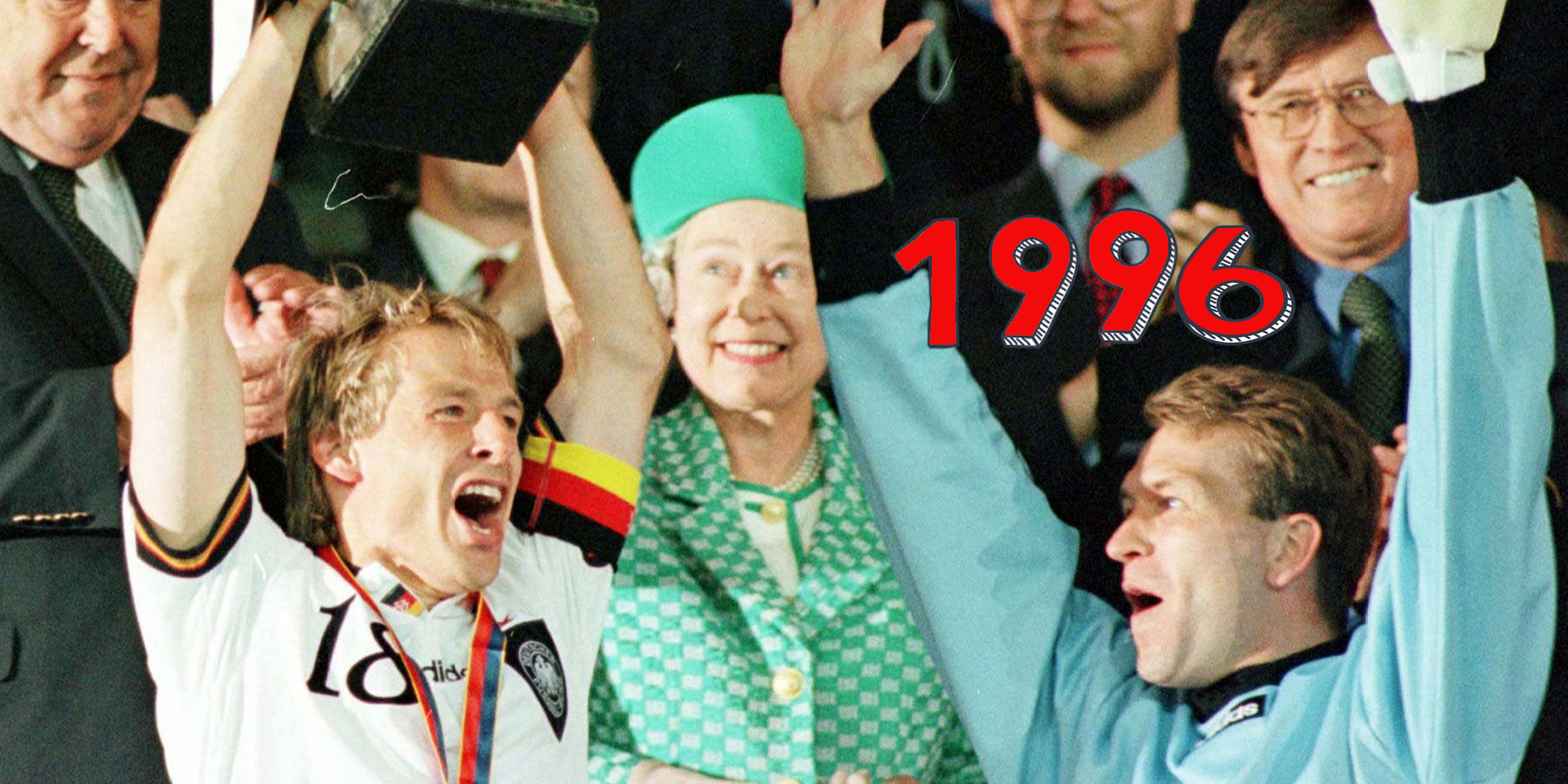 Jürgen Klinsmann und Andreas Köpke jubeln mit dem EM-Pokal 1996
