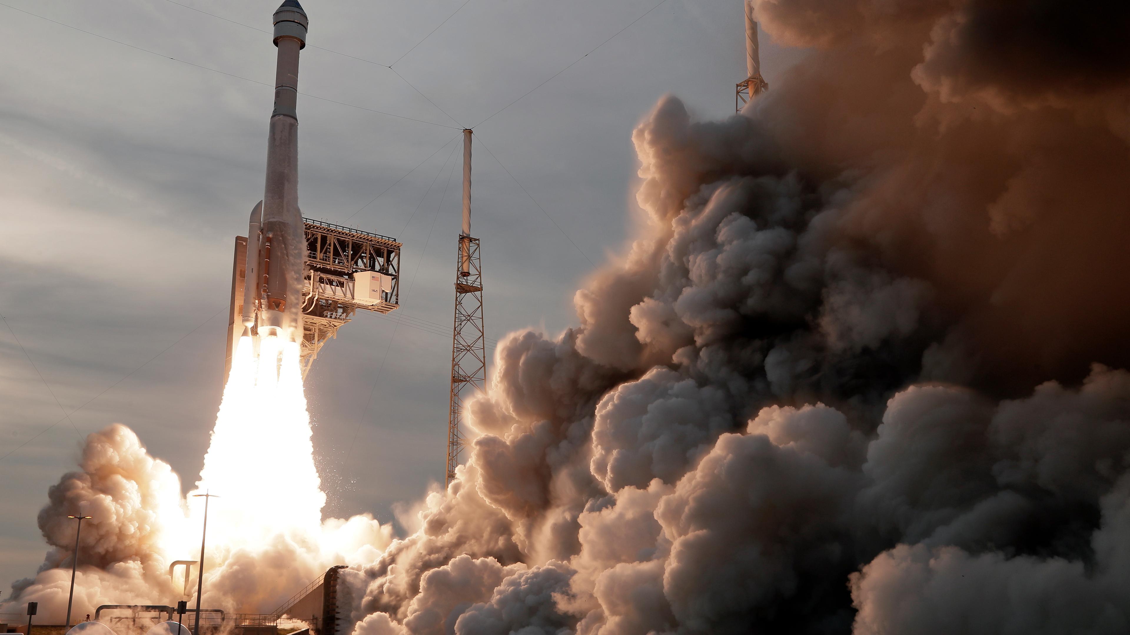 Eine United Launch Alliance Atlas V-Rakete mit der Boeing Starliner-Besatzungskapsel hebt vom Space Launch Complex 41 auf dem Weltraumbahnhof Cape Canaveral in Florida zu einem zweiten Testflug zur Internationalen Raumstation ab.