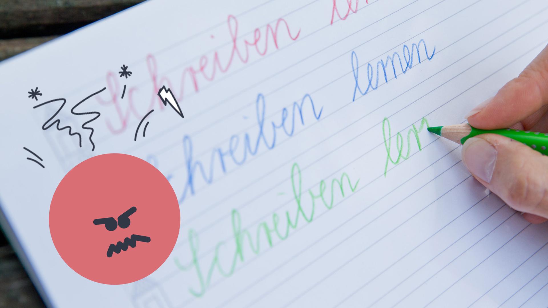 Eine Hand schreibt auf einem Papier "Schreiben lernen", darüber ist ein wütendes Emoji.