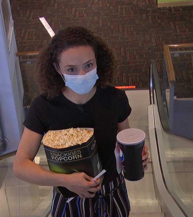 Reporterin Maral im Kino