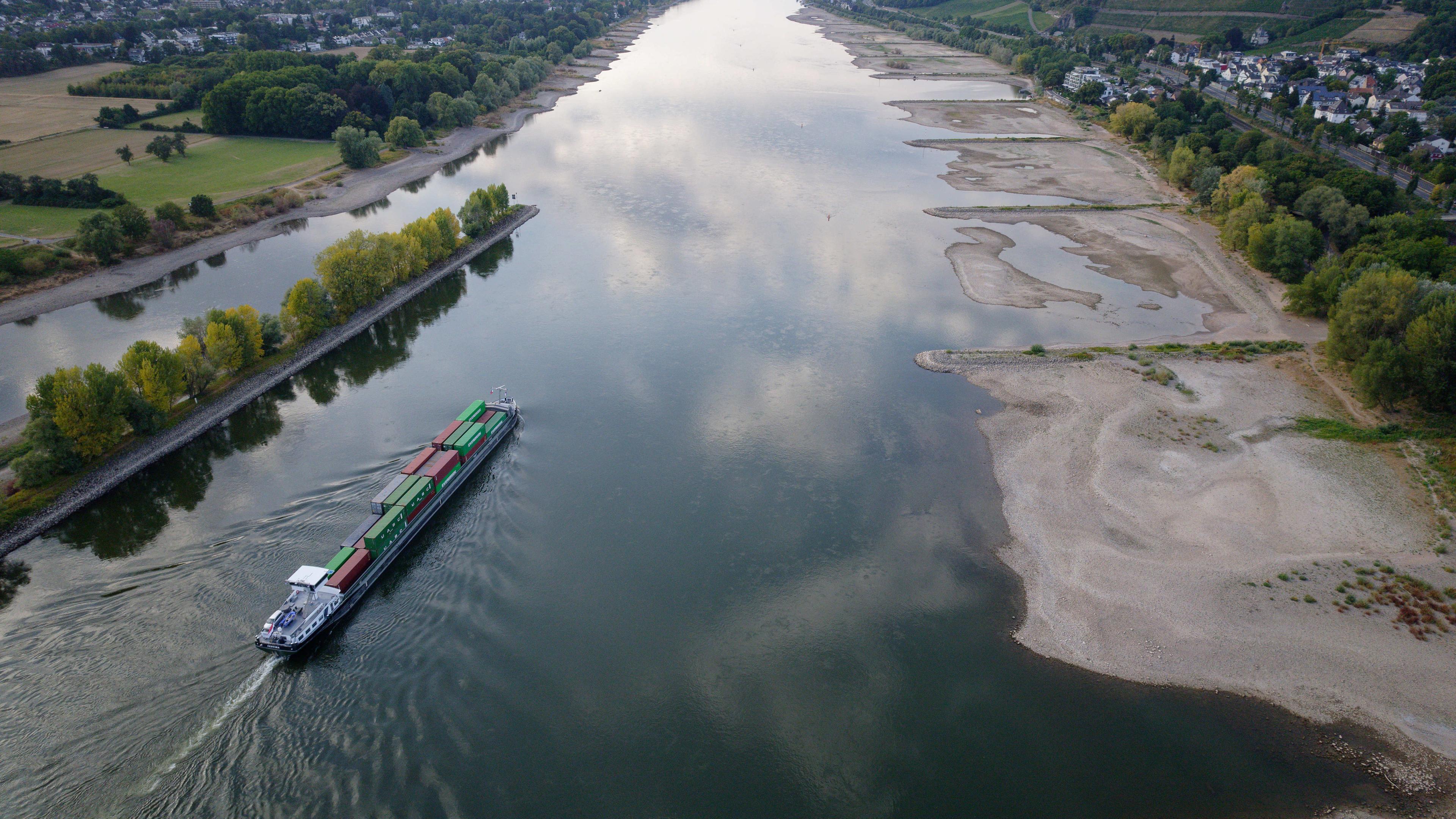 Niedrigwasser am Rhein bei Bad Honnef