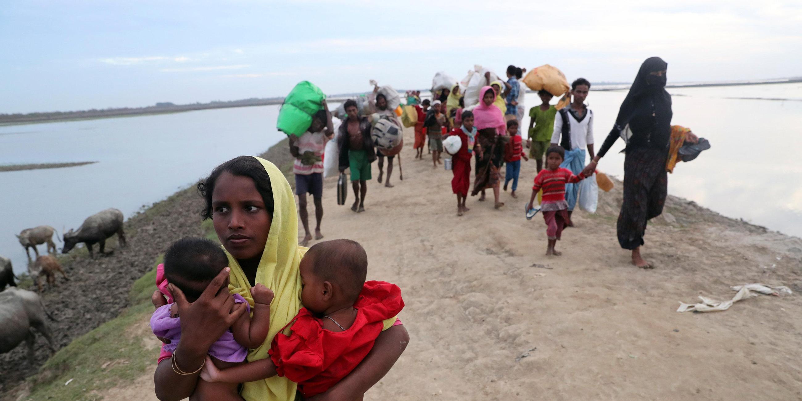 Rohingya-Flüchtlinge bei der Ankunft in Bangladesch