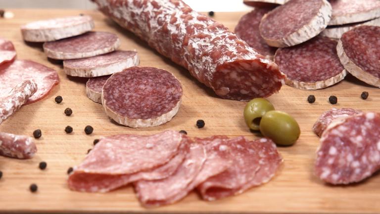 Aufgeschnittene Salami