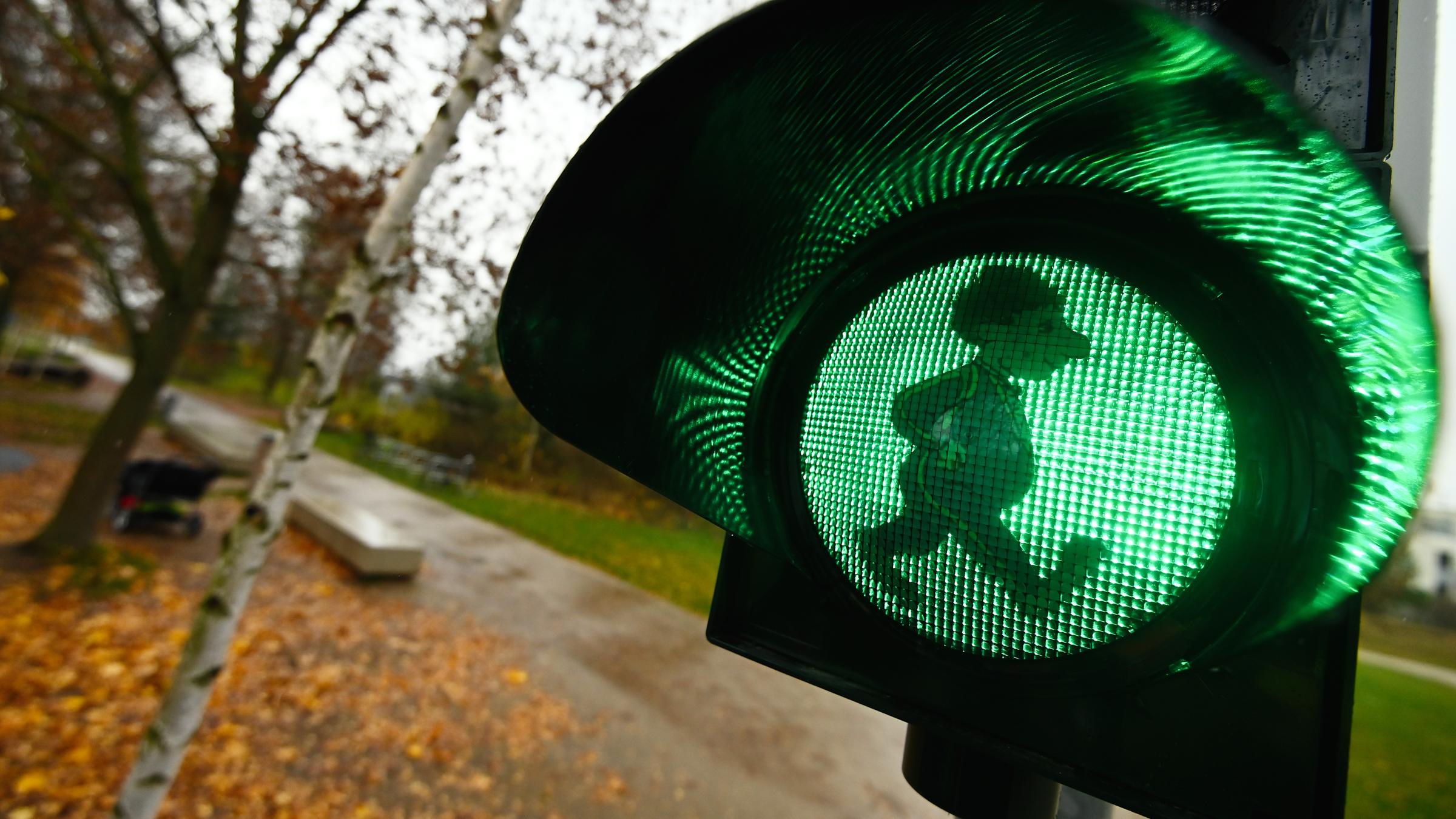 Grüne Ampel, das Ampelmännchen ist das Sams.