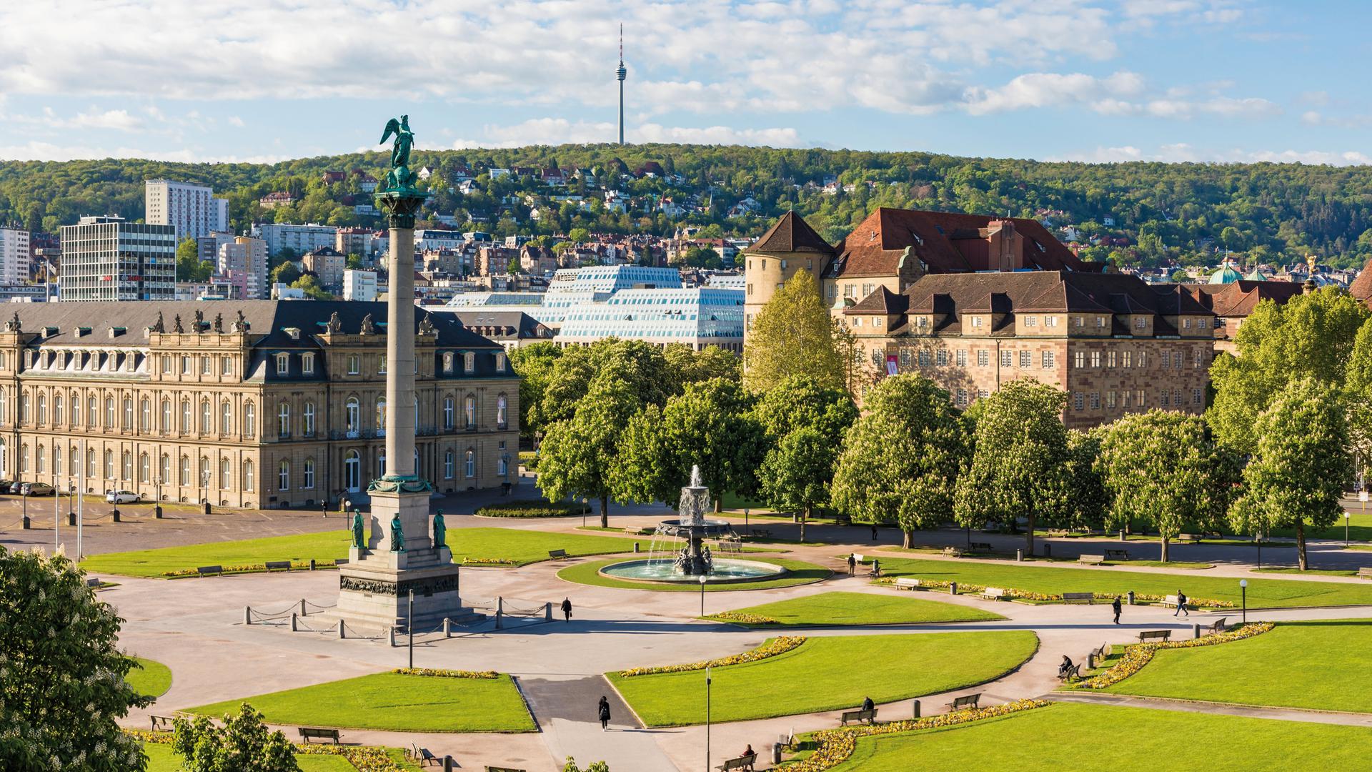 Stuttgart, Schloßplatz: Jubiläumssäule, Neues Schloss, Altes Schloss, Fernsehturm.