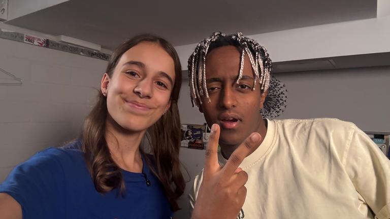 Selfie Kinderreporterin und Sänger Bac