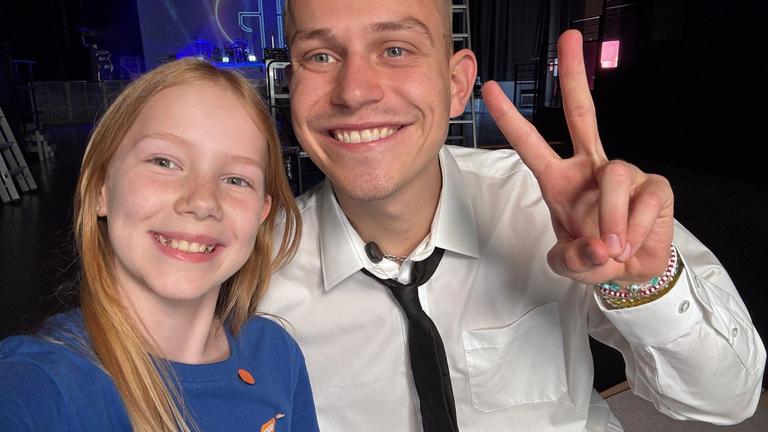 Thea macht Selfie mit Gregor Hägele