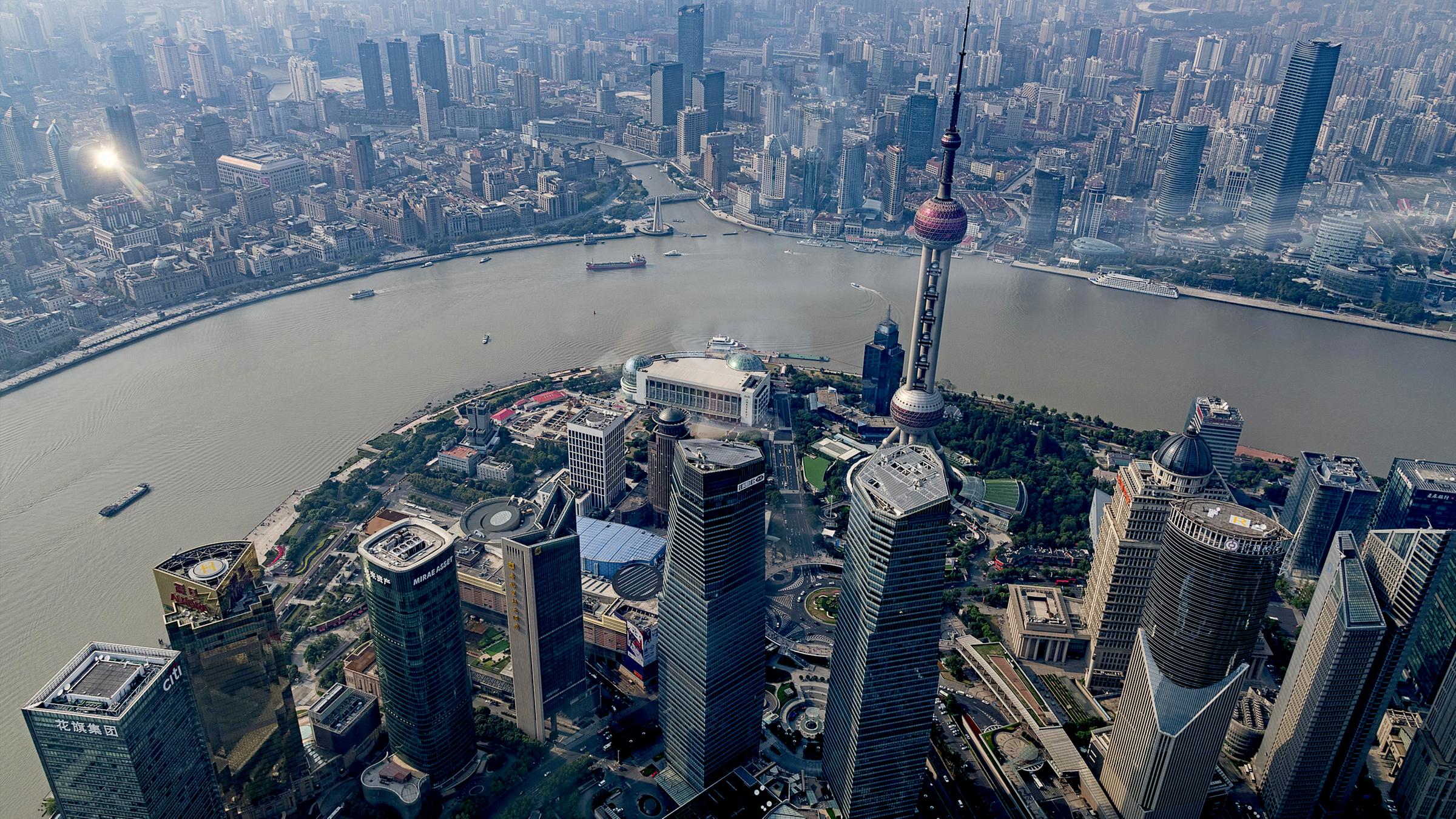 Ausblick von Shanghai Tower auf Oriental Pearl Tower, Pudong, Shanghai, China, Asien