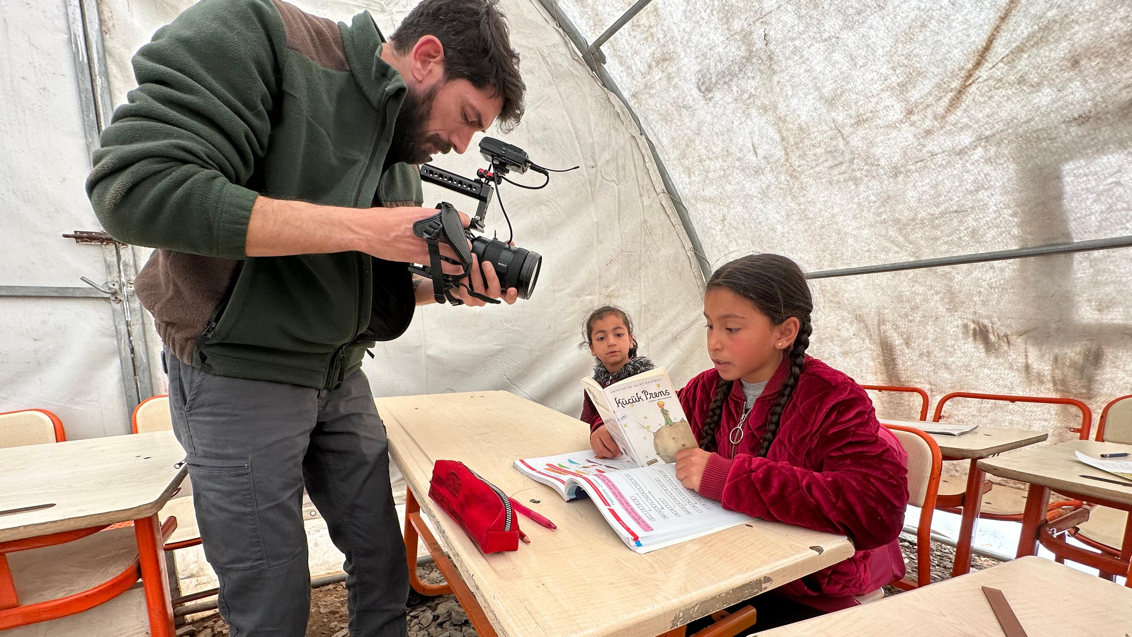 Filmen in der Zeltschule Nurdagi