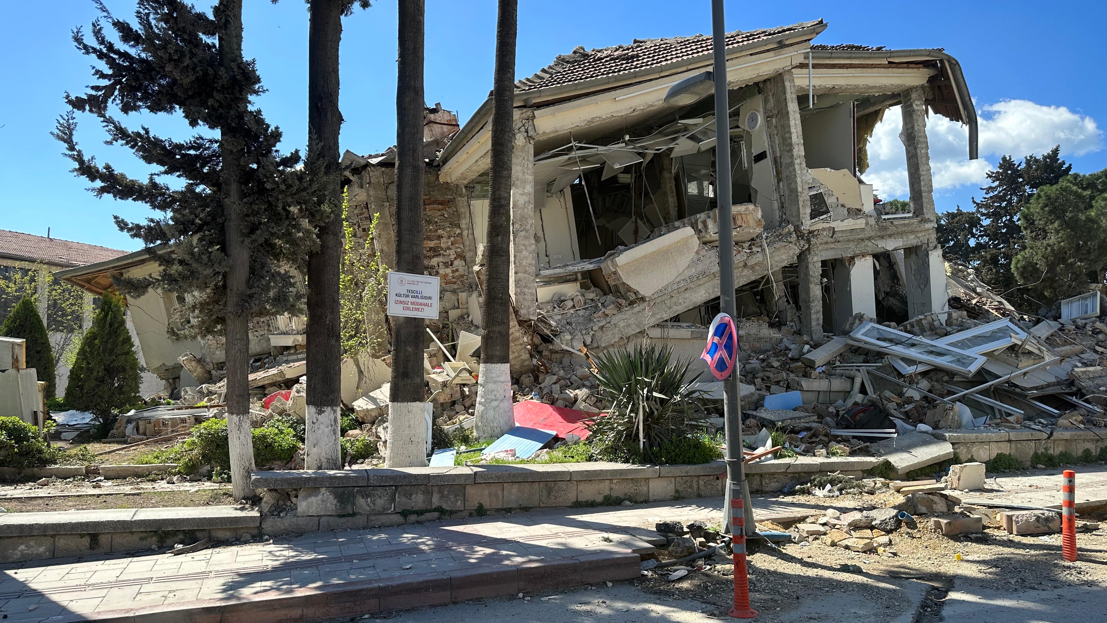 Zerstörtes Gebäude in der Stadt Hatay