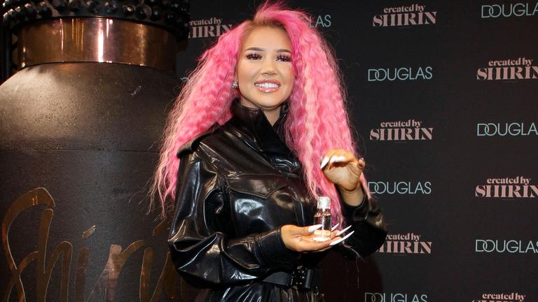 Shirin David präsentiert ihr Parfüm