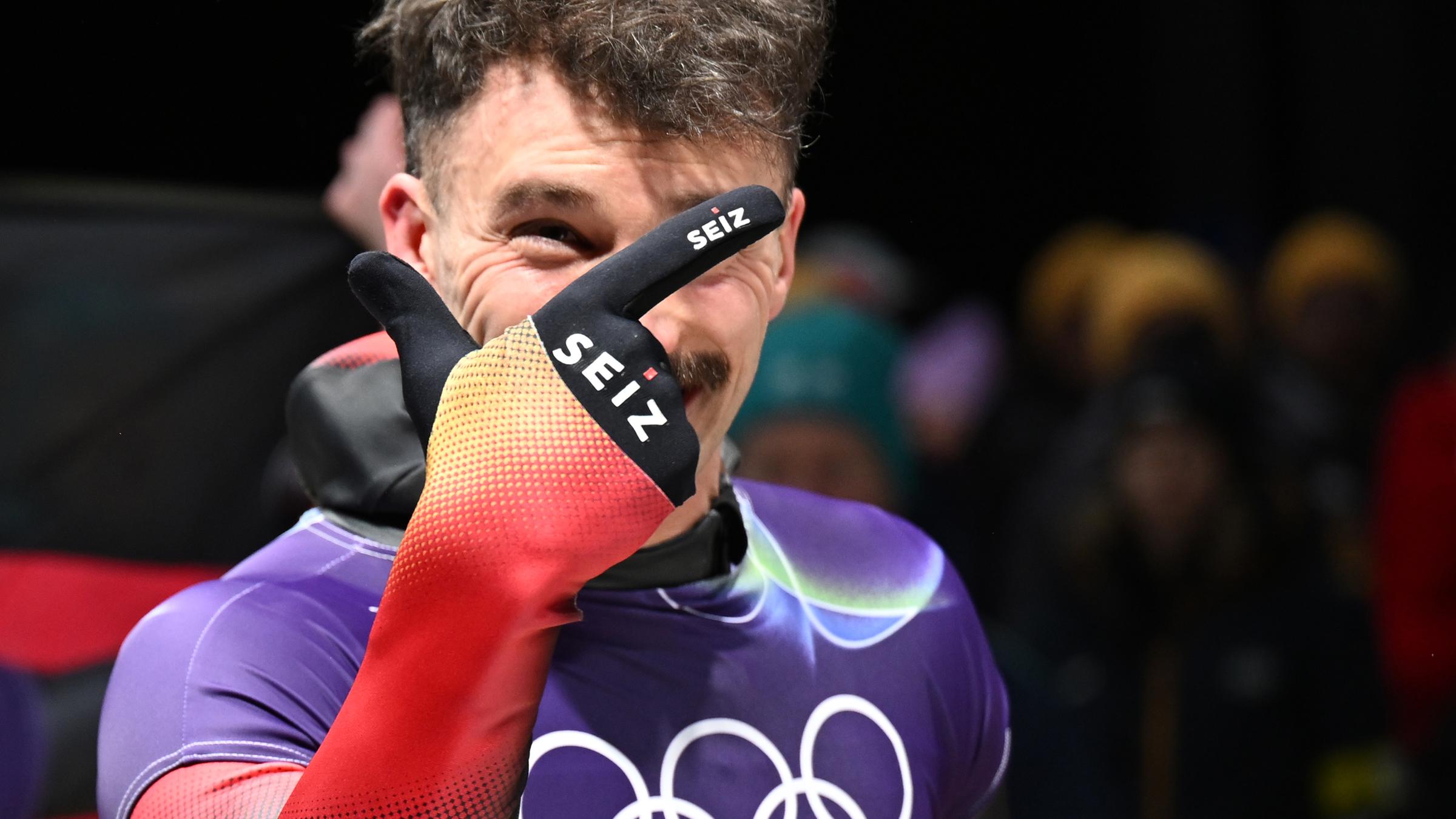 Axel Jungk gestikuliert im Ziel