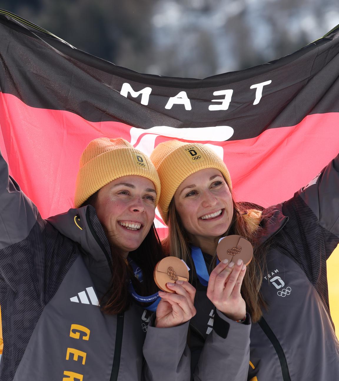Team Frauen jubelt über Bronzemedaille