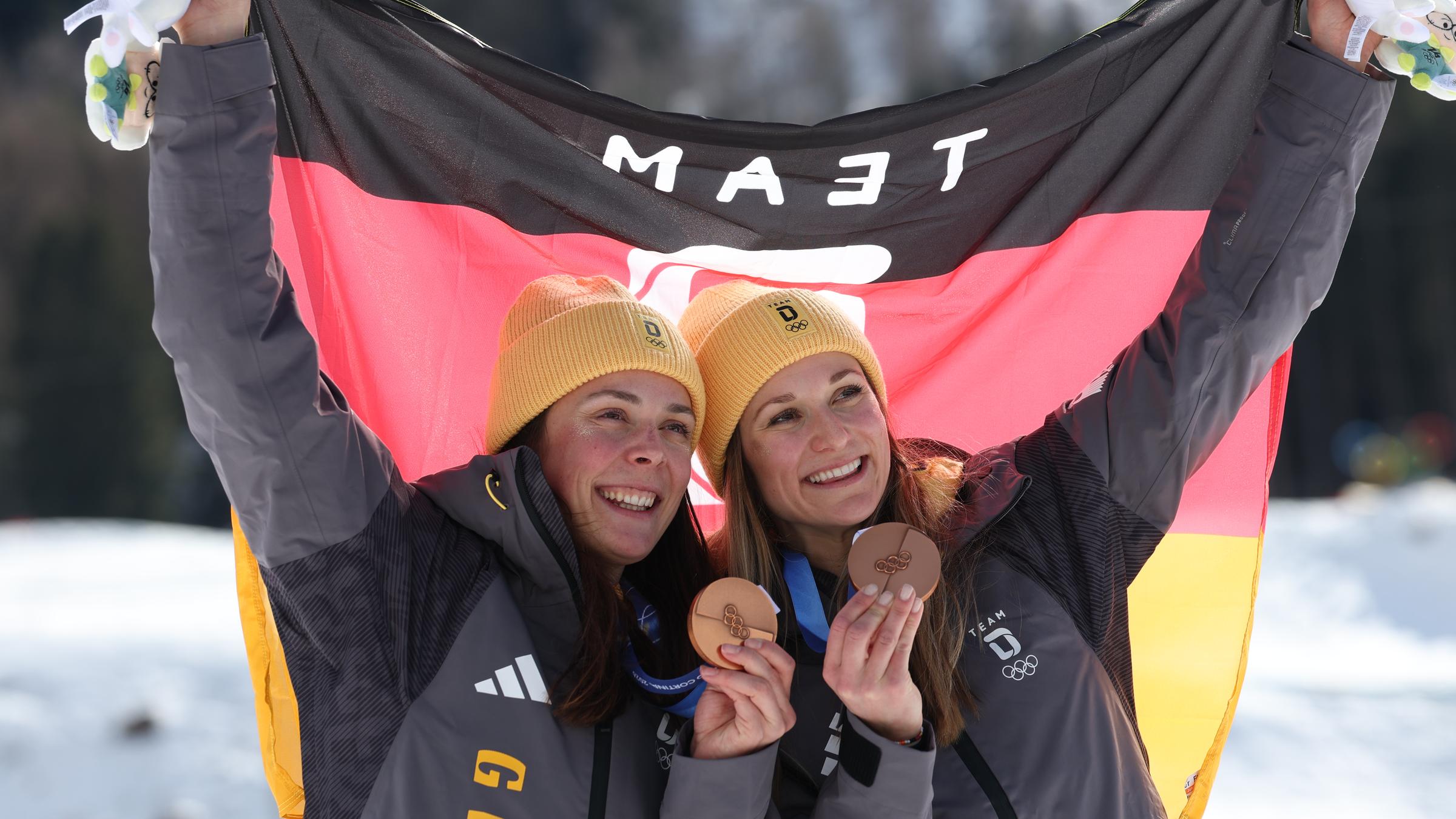 Team Frauen jubelt über Bronzemedaille