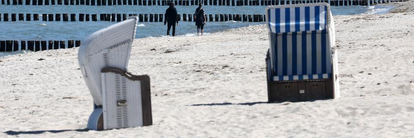 Strandkörbe in Mecklenburg-Vorpommern bei schönem Wetter