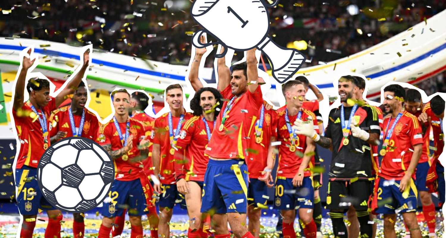 Jubelnde spanische Nationalmannschaft nach EM-Sieg, halten Pokal
