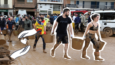 Menschen tragen gemeinsam Eimer voller Schlamm. 