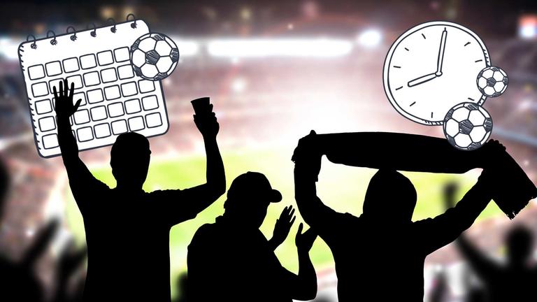 Jubelnde Fans als Silhouette in einem Fußballstadion, daneben ein Kalender, eine Uhr und drei Fußbälle